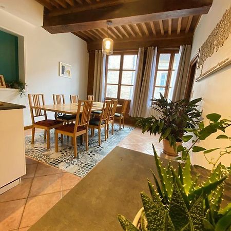 Vaste appartement centre historique de Dole Extérieur photo