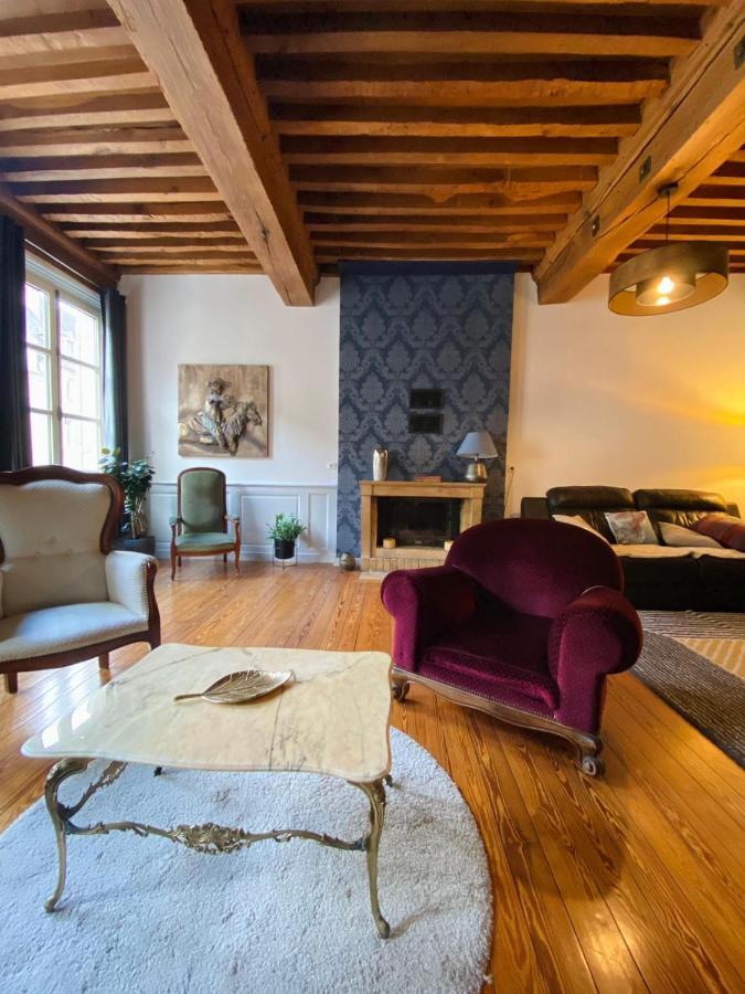 Vaste appartement centre historique de Dole Extérieur photo