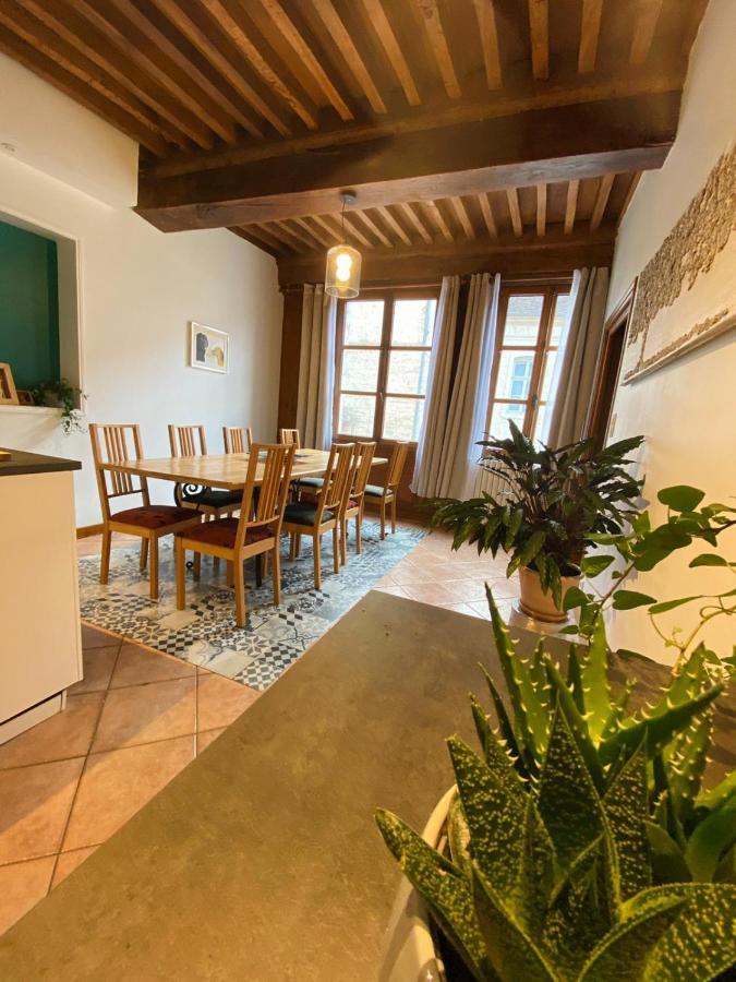Vaste appartement centre historique de Dole Extérieur photo