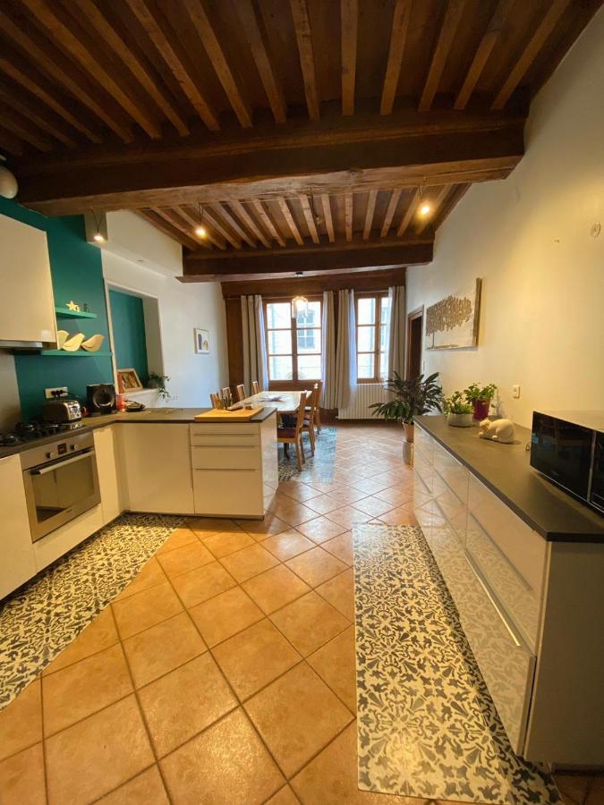 Vaste appartement centre historique de Dole Extérieur photo